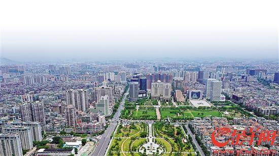 汕头市龙湖区的GDP_这里是汕头,一分钟看40年巨变(2)