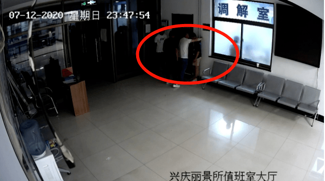 少年和|无语丨银川一男子进到派出所，竟对别人家孩子动手！