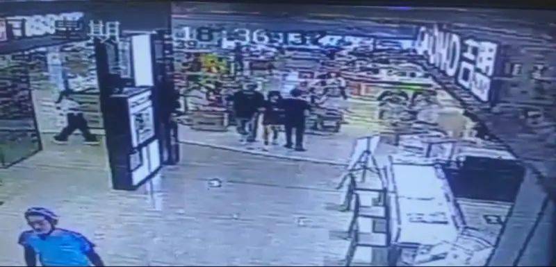 踢伤猥亵者的男学生已回家 律师:对重新调查证