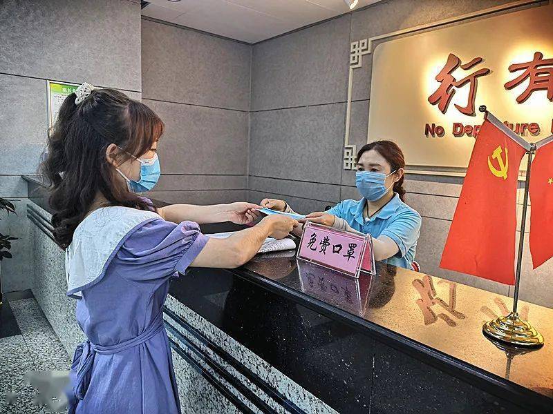 疫情期送人口罩_疫情戴口罩图片(2)