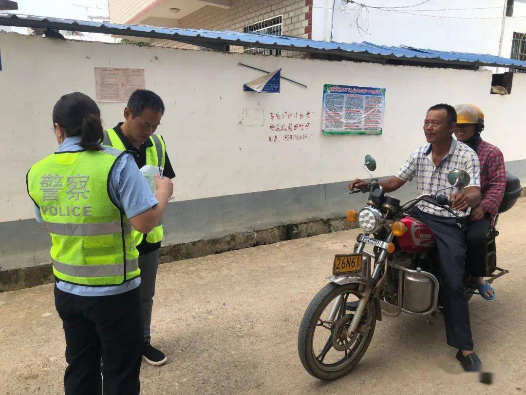 陂头镇发挥交通劝导员作用打通交通安全除隐患保安全专项整治行动最后