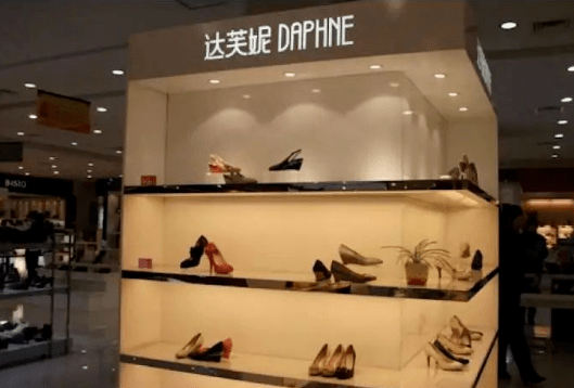 牌子|再见了，达芙妮！东莞80、90后追过的牌子，正在逐渐消失……