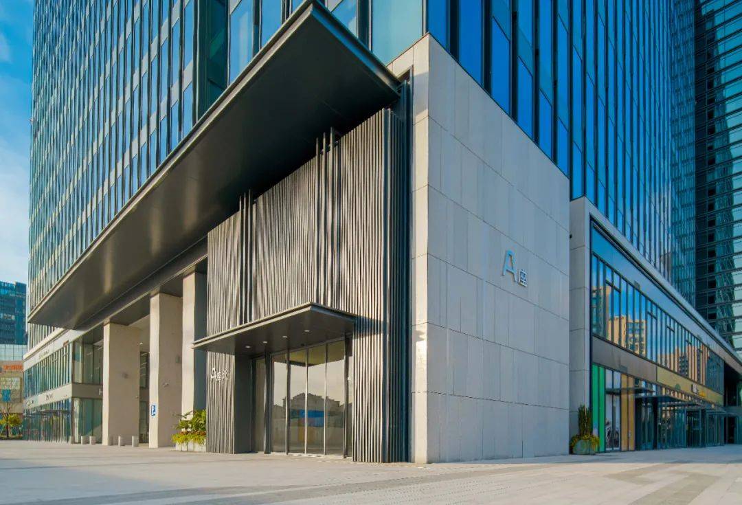 项目|【滚叔街拍】炎夏的炙热渐退，短裙的魅力依旧