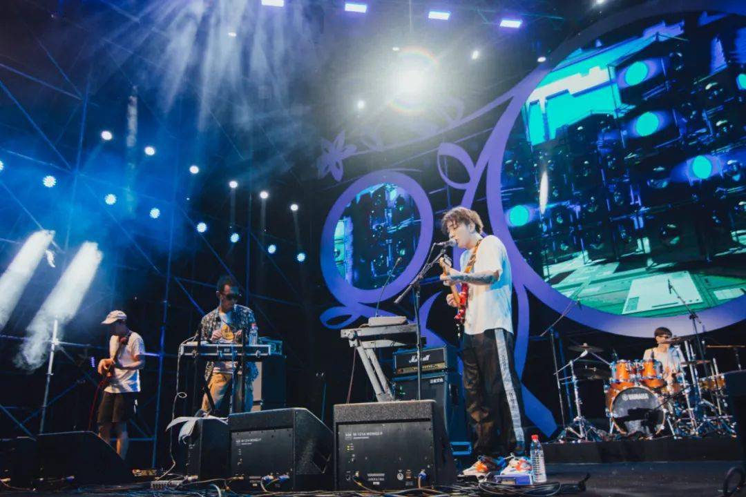 项目|【滚叔街拍】炎夏的炙热渐退，短裙的魅力依旧