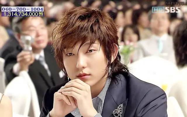 花美男|李准基用了15年，让人不再关注他的美貌