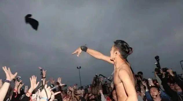 张柏芝|40岁的谢霆锋，变了