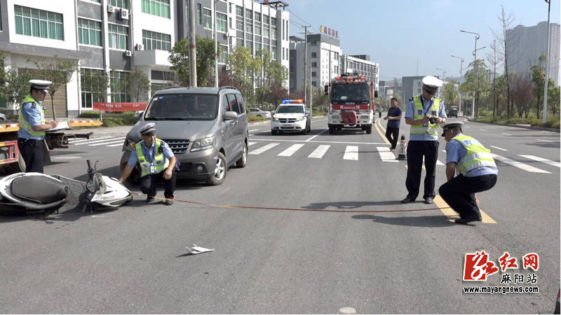 麻阳交警联合多部门开展四位一体道路交通事故应急救援演练