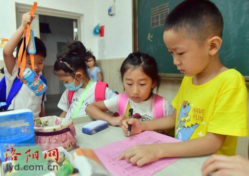 年级|“我是小学生啦”！今日，一年级萌娃入学初体验