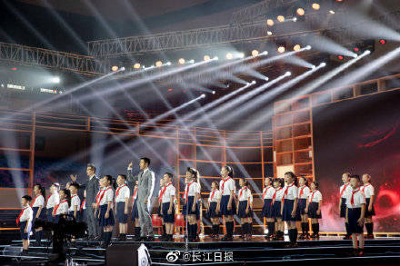 武汉|今年的《开学第一课》，被搬到了武汉！