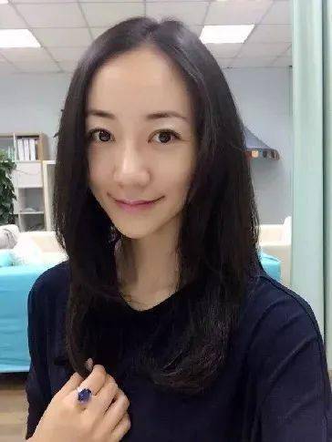 宝姐|宝姐：韩雪37岁还是被骂只能当“花瓶”？守着亿万珠宝，不红又怎样…