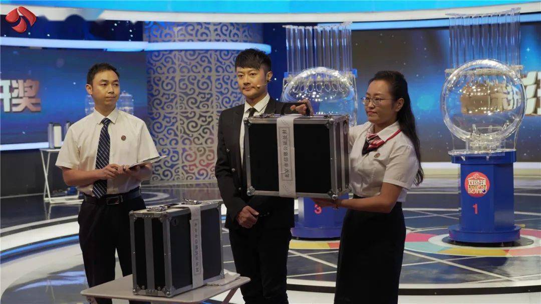 官王珏|江苏卫视《为幸福喝彩》明晚开播 解锁幸福的温暖真谛