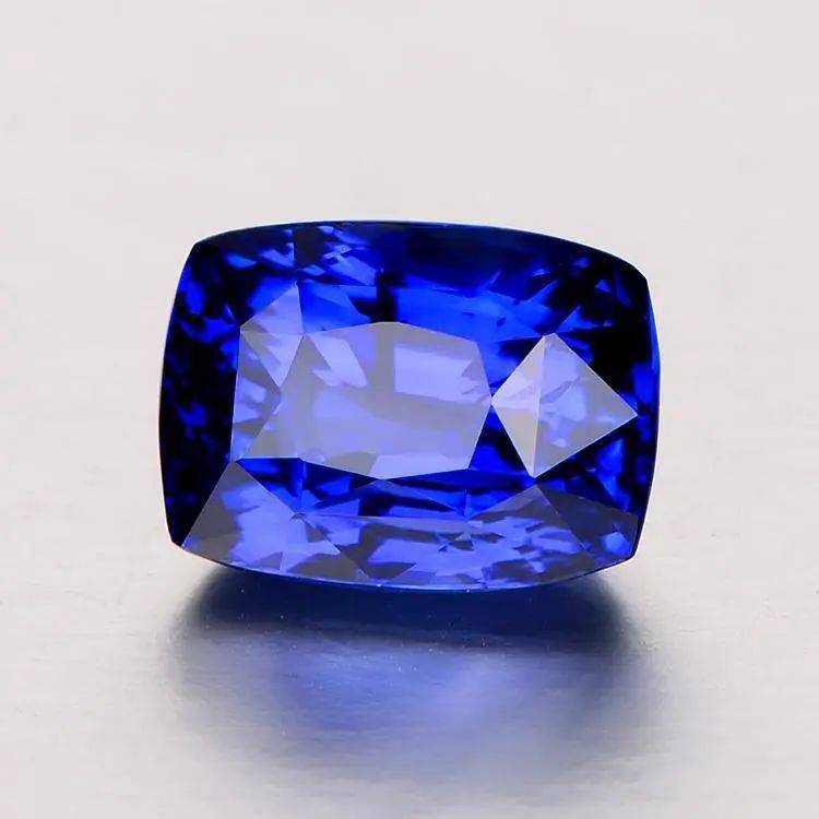 梅根|梅根形象又崩了，竟然出书洗白自己？ 嫉妒凯特是因为珠宝分配不均？