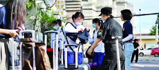 发展|上海150余万中小学生迎来开学 办更多“家门口的好学校”