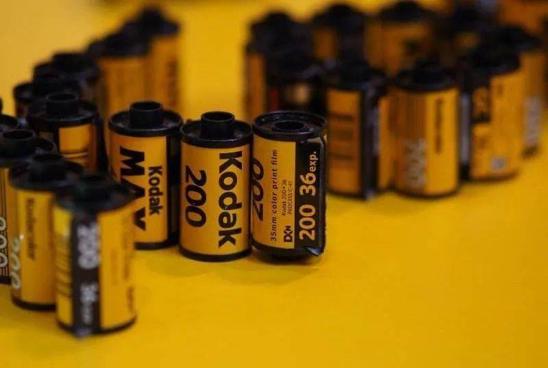 制药|140岁柯达，卖不出胶卷惨遭破产？竟靠跨界制药、卖衣服，重新复活！