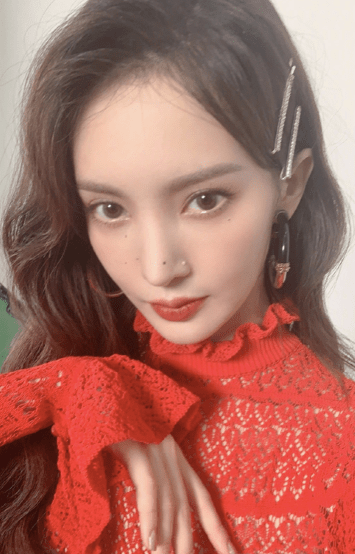 爱的|新一季最美唇色，是女星们都爱的不正“红”与不正“棕”