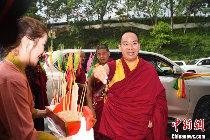 何蓬磊|在喜马拉雅山脉南麓墨脱，班禅与茶场负责人的一场对话