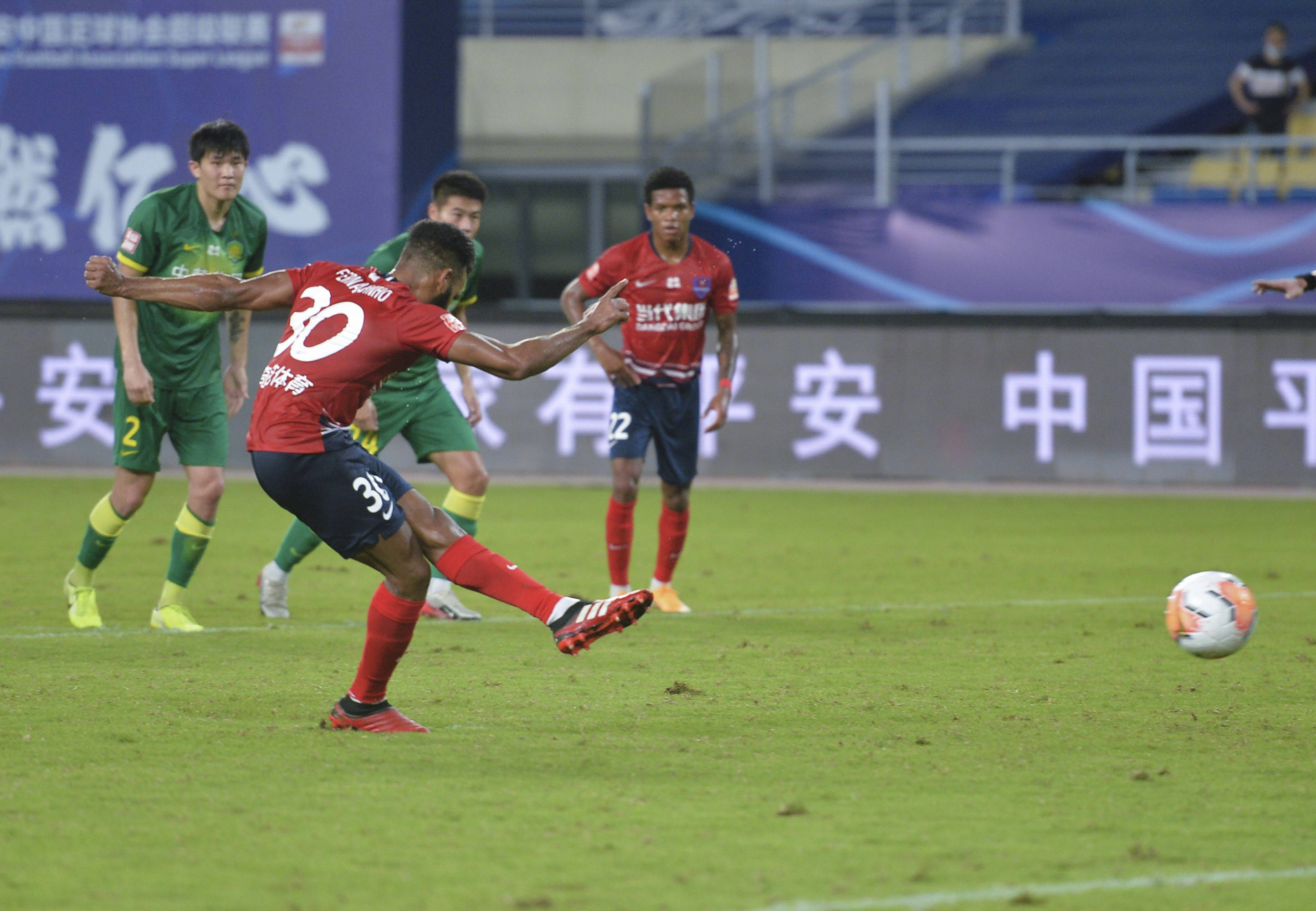 重庆|足球——中超：北京中赫国安胜重庆当代
