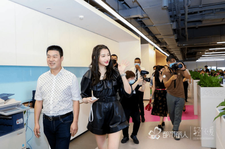 丽人|都市丽人“轻暖新体验”秋冬新品发布会科技与舒适的完美结合