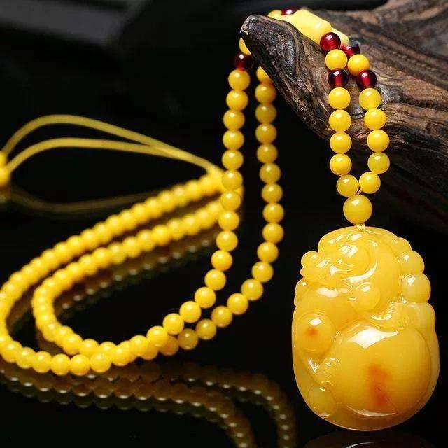 五行|戴什么最转运！命里喜火戴南红，命里缺土戴蜜蜡……（太准了）