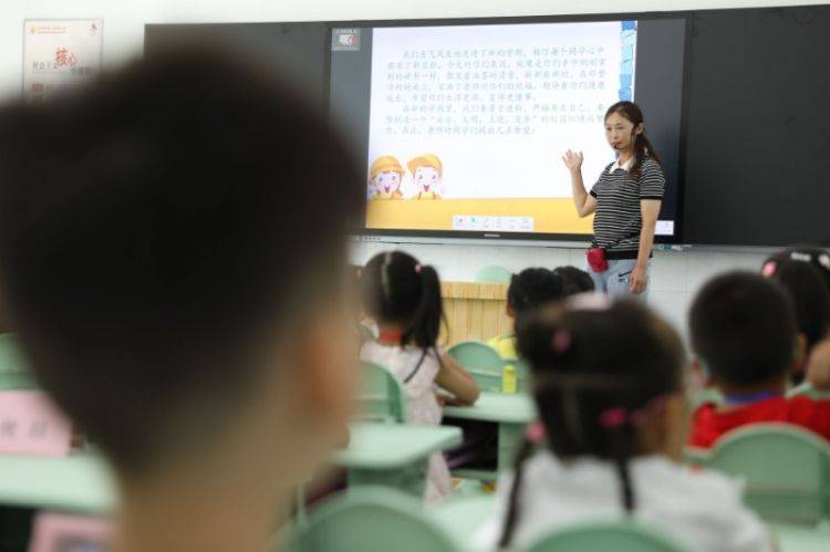 济宁市|济宁市任城区15所新建校园迎来“开学第一课”