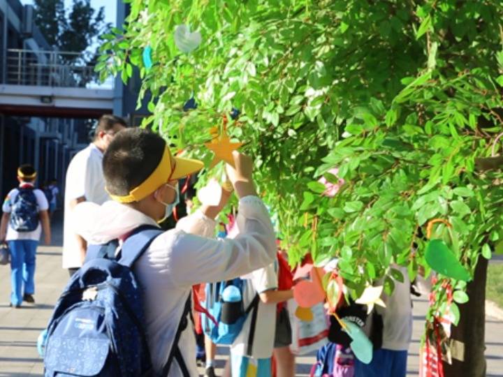 生活|花式开启新学年 各学校心意满满