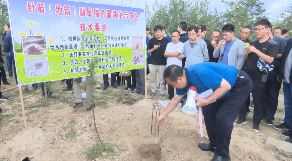 培训过程中,韩崇选教授做了《林业鼠兔害调查及绿色