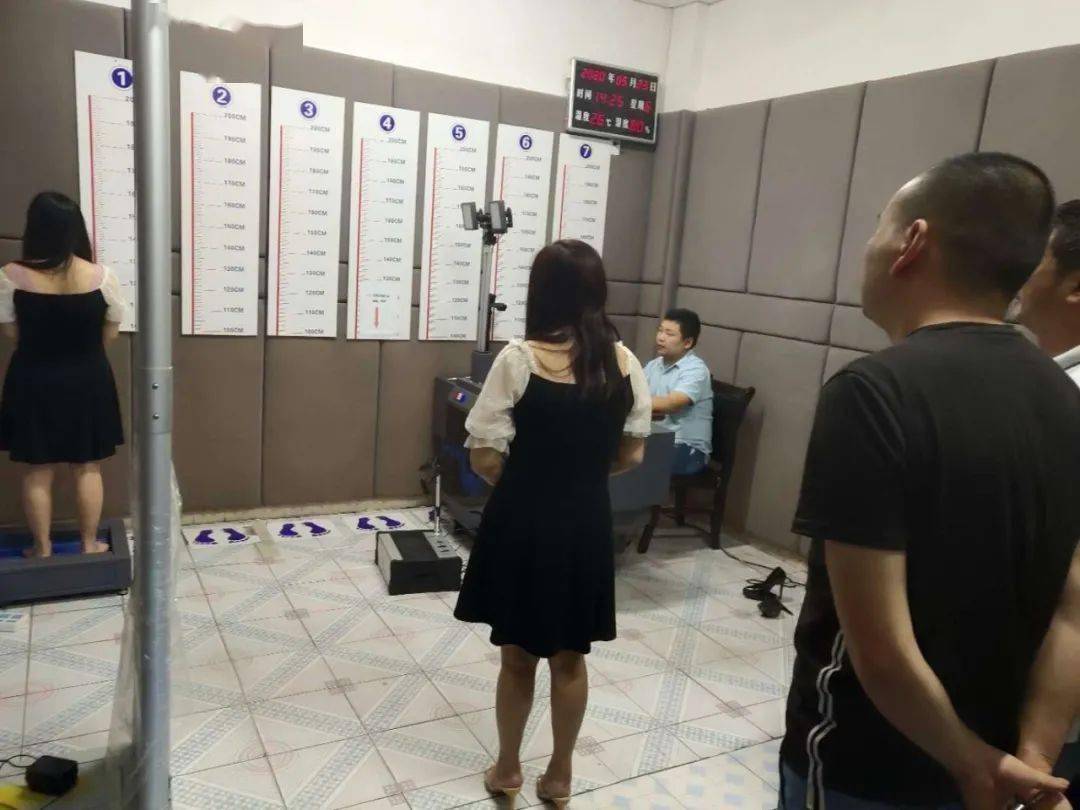 吉安又抓获19名涉黄男女!现场画面.