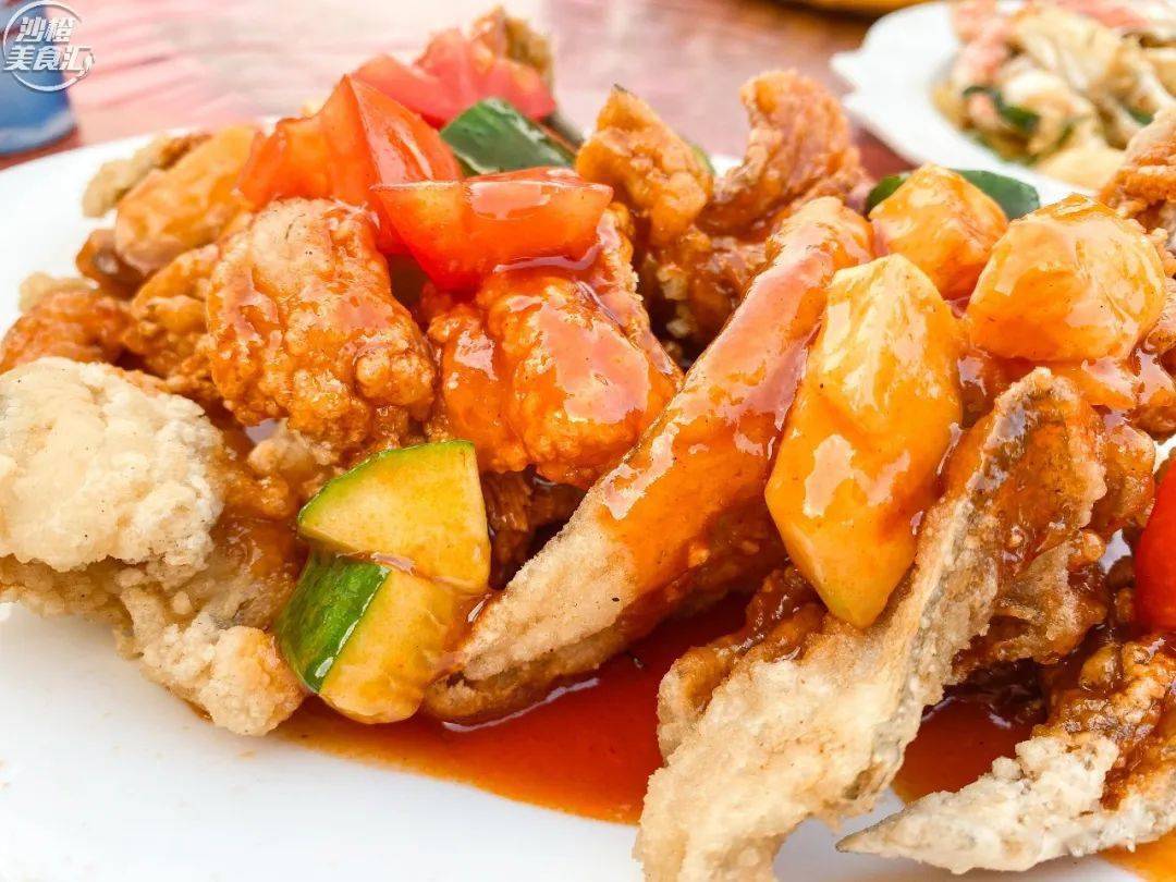 豆腐鱼现点现炸,不是冷冻的半成品,鱼肉新鲜肉嫩,酱汁口味正好,酸甜