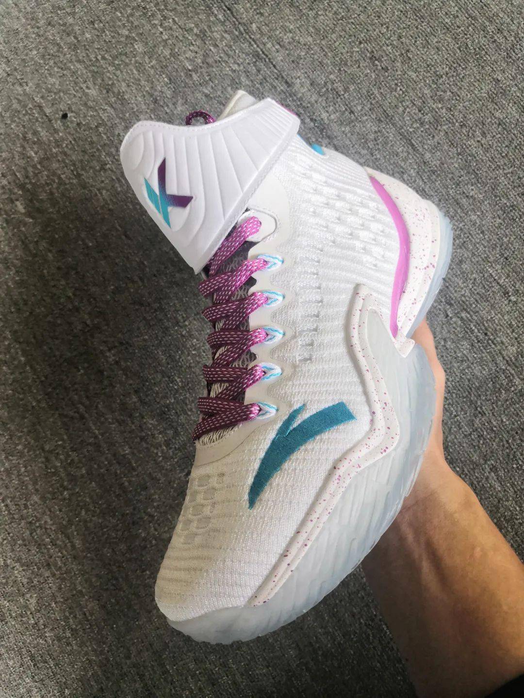 安踏|铭眼看手稿 | 安踏 “倒踏”