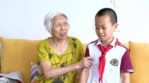 美卿|“抠门”教师退休20多年 捐出上百万积蓄支持教育