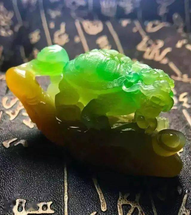 3500拿下一块大马坎翡翠原石起货盼君荣归摆件惊艳四座