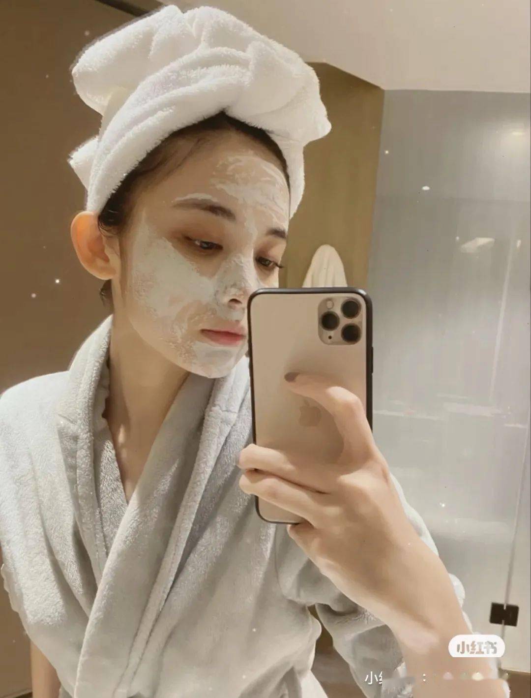 图片|赵丽颖的早晨：敷眼膜、做拉伸 VS. 我的早晨：赖床、赖床、赖床n+1…