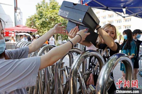 殷立勤|上海松江大学城迎“返校潮”