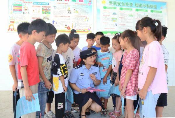 进校园|开学第一课 蜀黍法制教育进校园