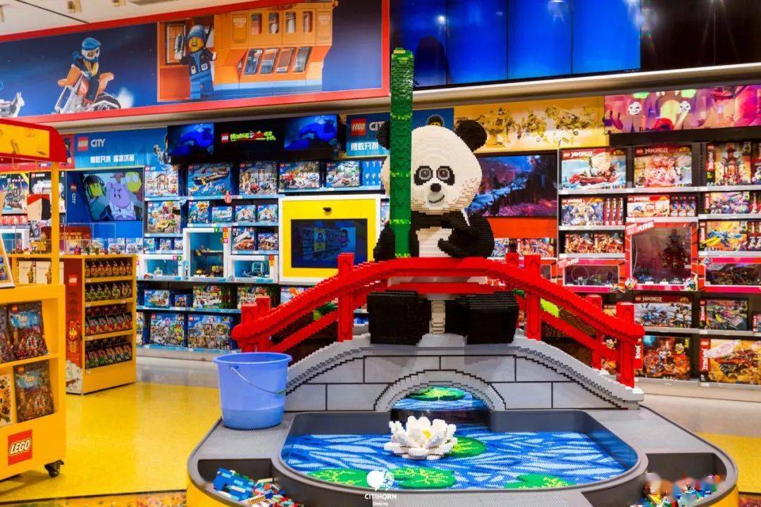 哈利波特|巫师们速来集合！乐高旗舰店要过生日啦，还把对角巷搬到了王府井！