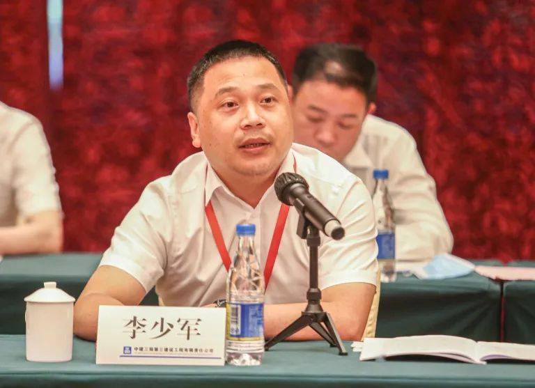 李少军对长期以来支持和关心三局发展的分供商们表示诚挚的问候，对在“