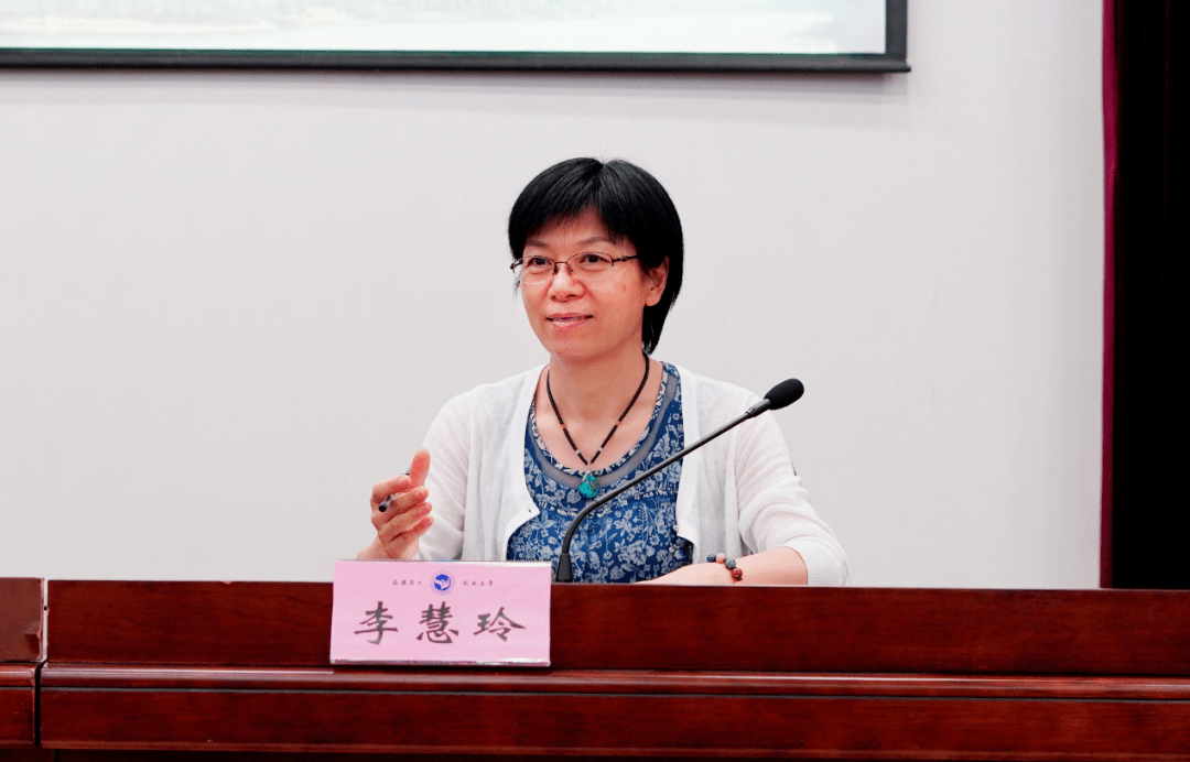 副院长李慧玲总结发言"李慧玲在总结部署中指出,专业群建设是高职院校