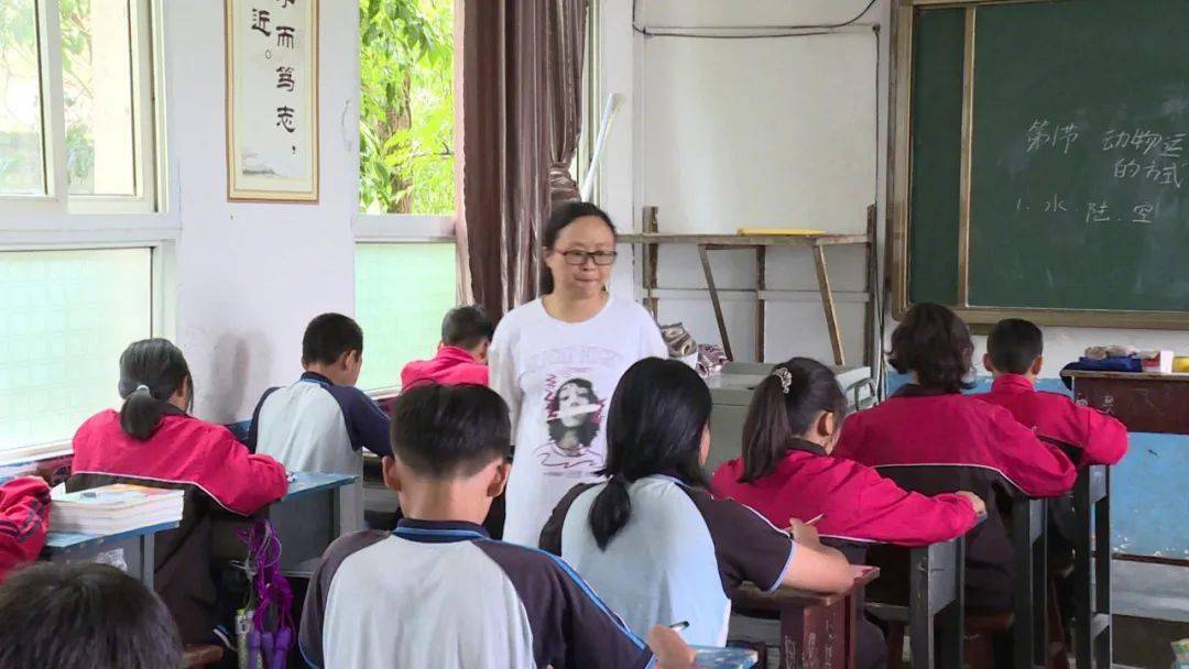 余庆大山深处有对教师夫妻档一起上班一起备课
