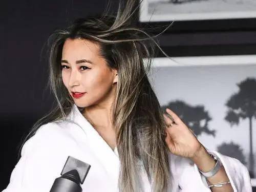 气质|刚洗好的头发又油又塌？养成这3个习惯，第二天头发也很蓬松！