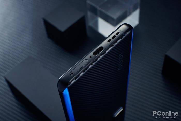 测评盘点|iQOO 5 Pro评测：手机里的赛车，出道直达巅峰！