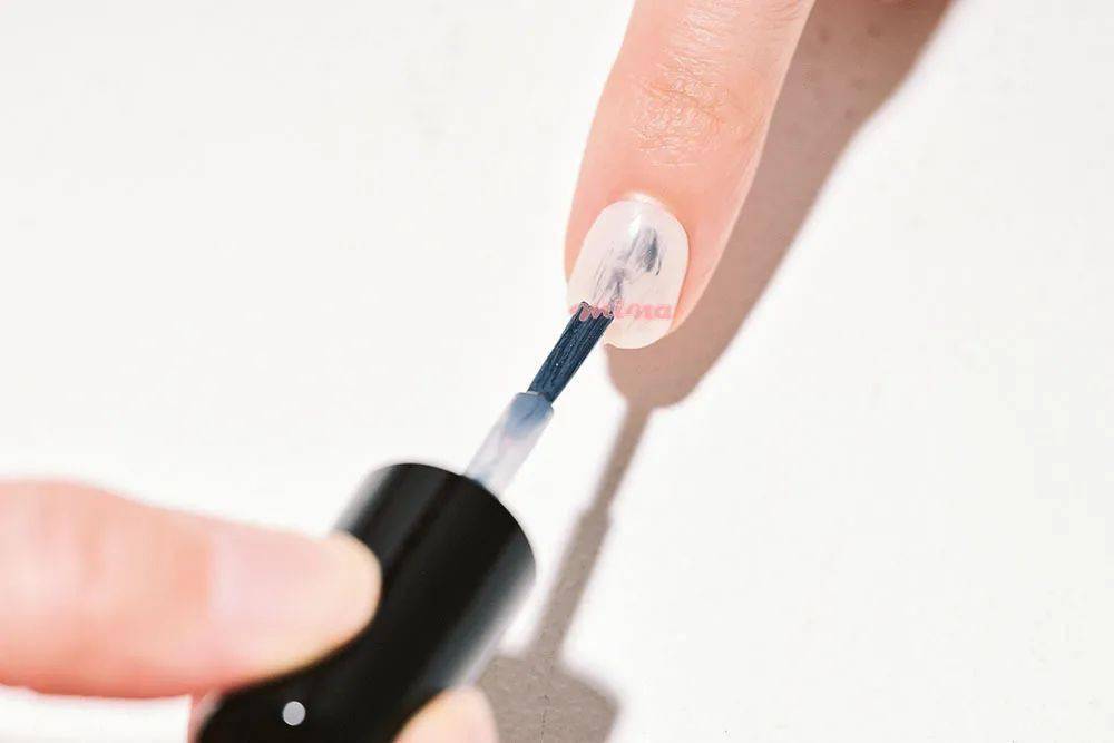 夏末|夏末时节 演绎极致的微色彩美甲