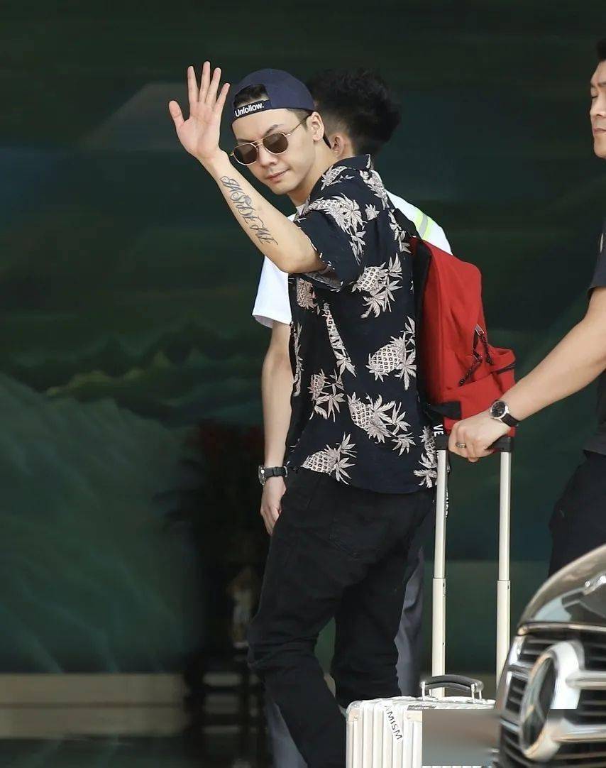 造型|最烂大街的男生双肩包你中招了吗？