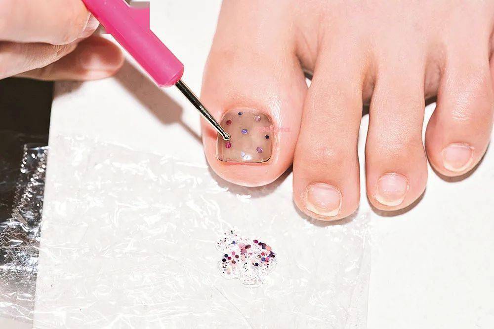 夏末|夏末时节 演绎极致的微色彩美甲