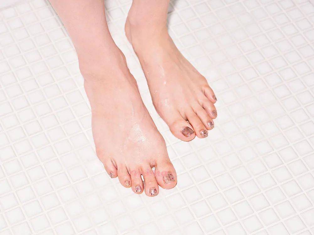 夏末|夏末时节 演绎极致的微色彩美甲