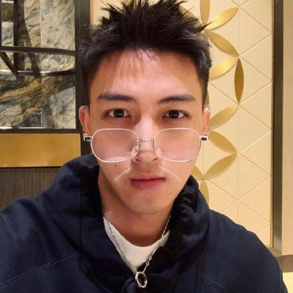 ‘熊猫体育首页’
2020年最值得剪的16款男生发型(图8)