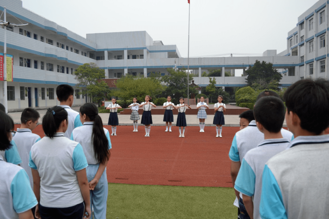 陵口中学"五送"活动庆祝第36个教师节