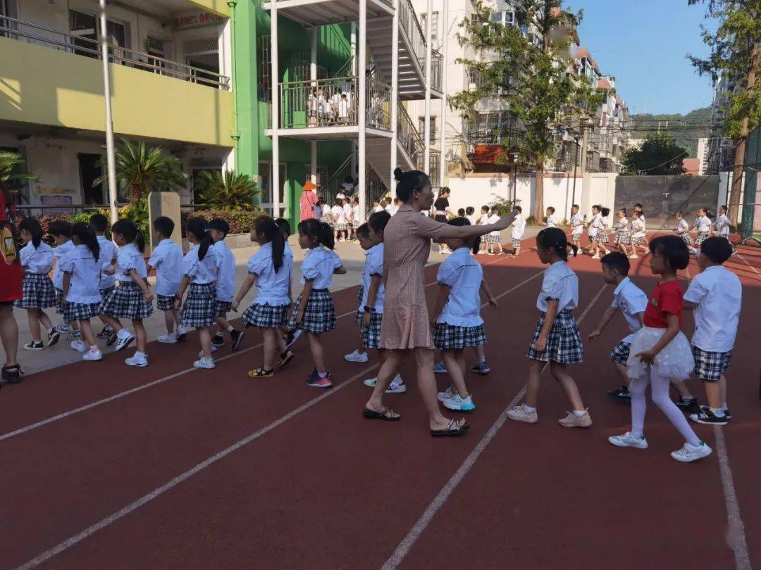 用心安心放心环山小学状元桥校区玉澜河校区开展放学后校内托管服务