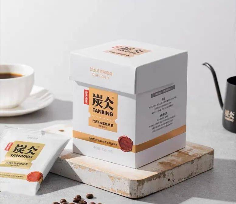 首富|大自然的搬运工成就新首富,设计师酸了!农夫山泉跨界包装设计盘点