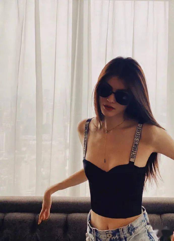 版酷|王霏霏何穗版酷女孩拍照指南,点击获取纯干货!