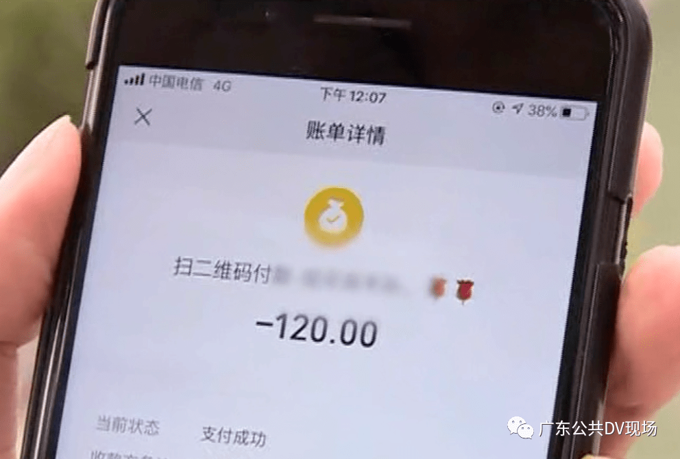 而在他们沟通过程中 陈先生偶然发现司机间有一个微信群 用于 转派